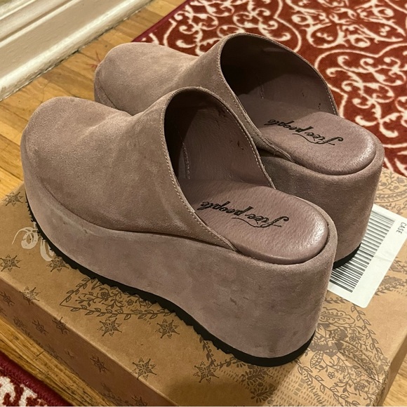 Free People Avery Closed Toe Platform Wedge Mule Clog - Picture 2 of 8
